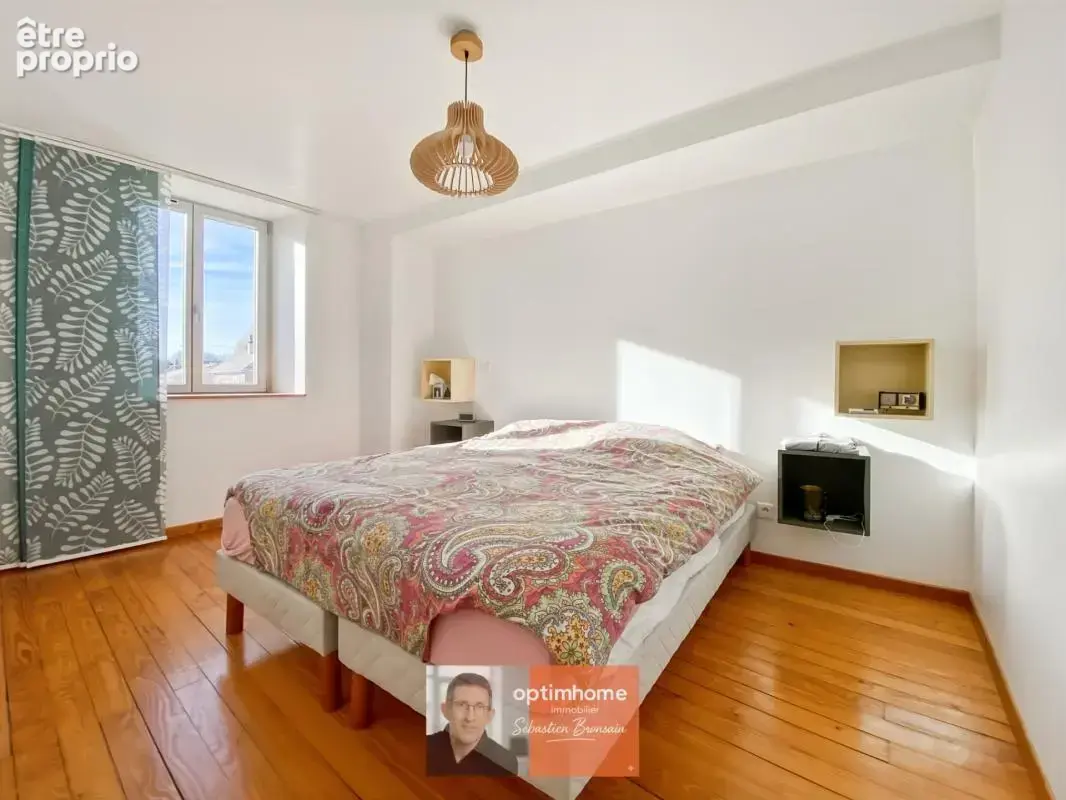 DOLE – Appartement duplex 85 m² – beaux volumes, parking et grande cave - photo 4