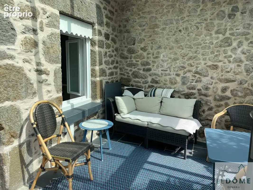 DINARD - Maison en pierres en bon état 5 chambres petit jardin - photo 3