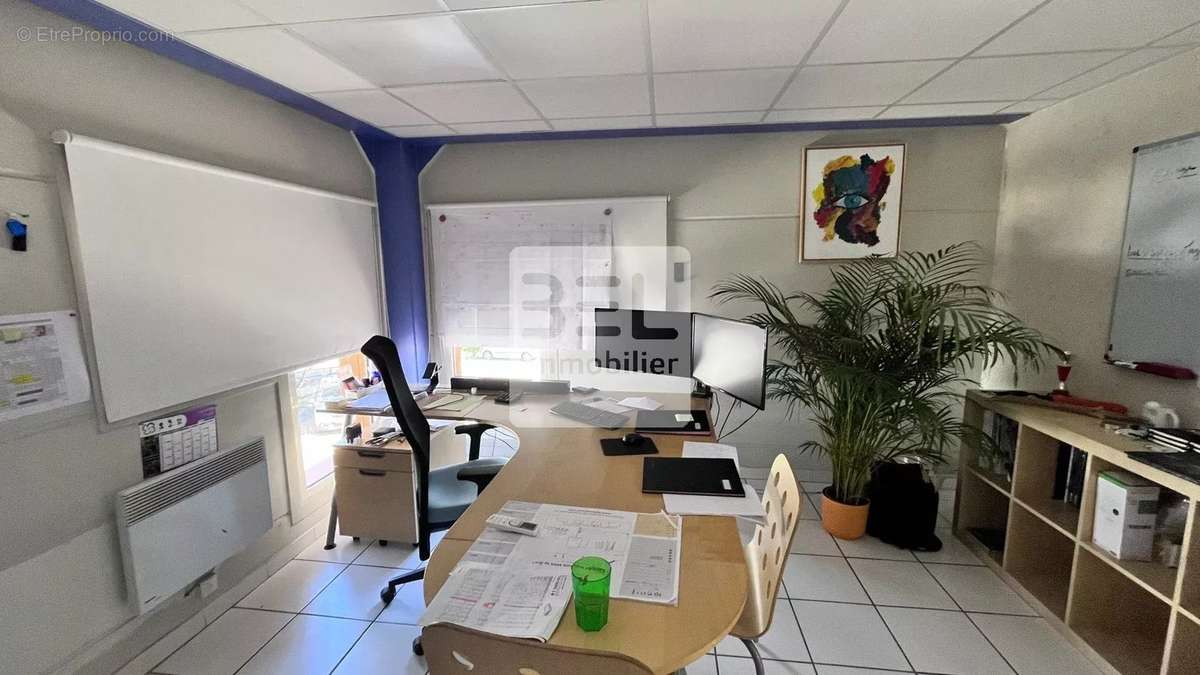 Commerce à LAUDUN-L&#039;ARDOISE