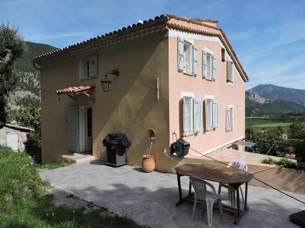 Maison à ENTREVAUX