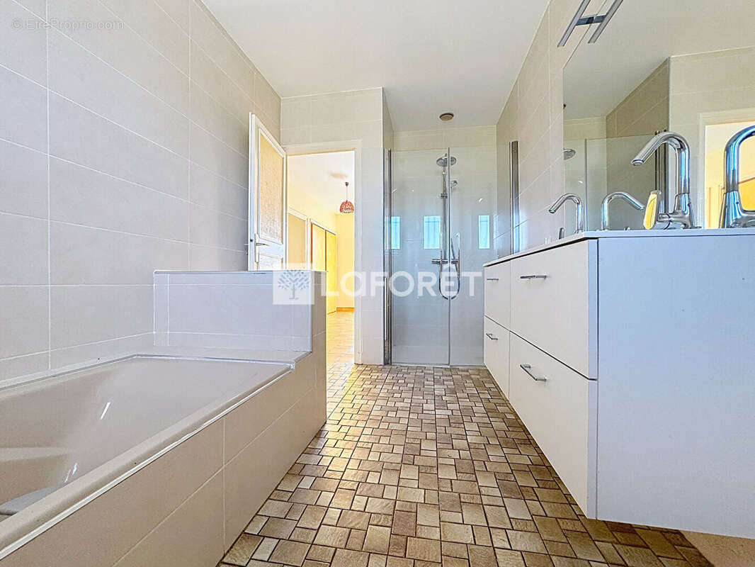 Maison familiale de 123 m² avec sous-sol complet sur terrain de 905 m² ? Messimy-sur-Saône - photo 12