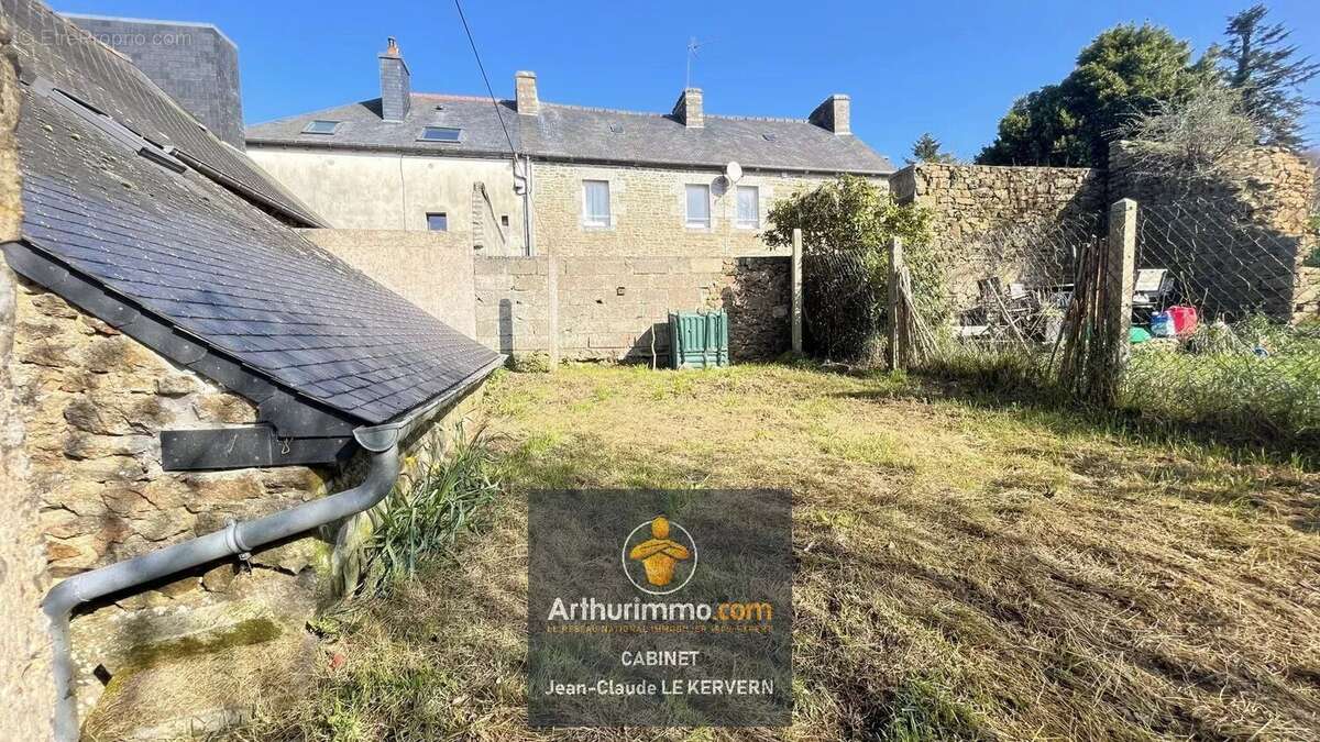 Maison à SAINT-CARREUC