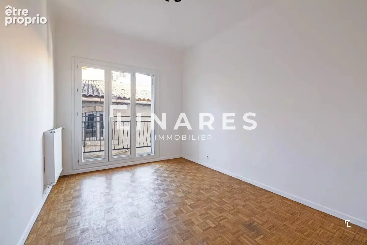 JOYAU BRUT - Appartement T3 de 74m2 - Terrasse 30m2 - 13007 SAINT VICTOR - photo 4