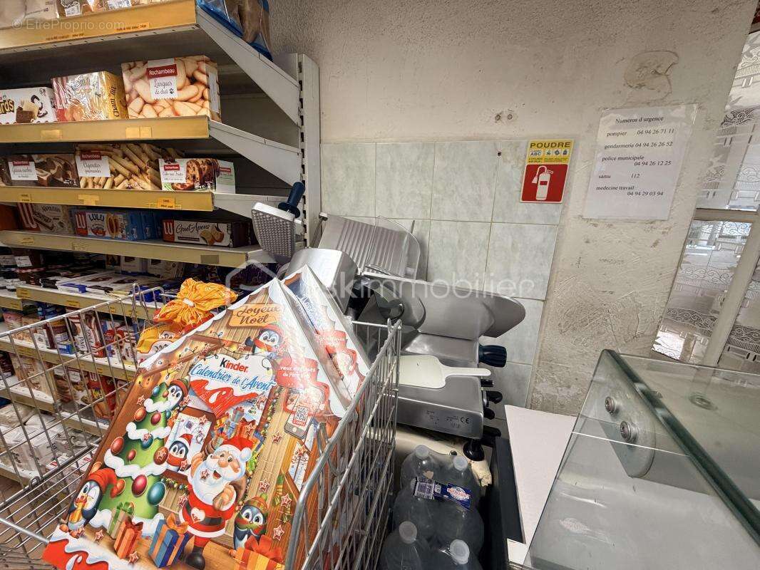 Commerce à SAINT-CYR-SUR-MER