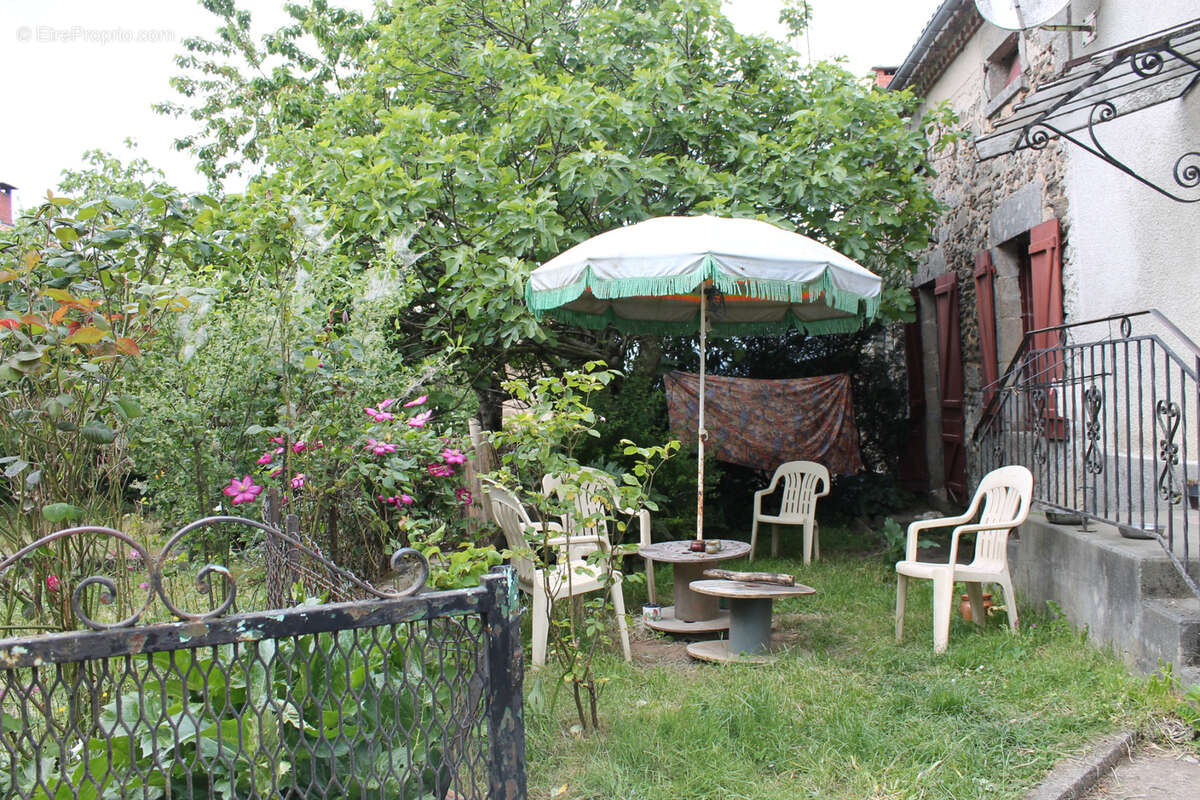 Maison à SAINT-SAUD-LACOUSSIERE