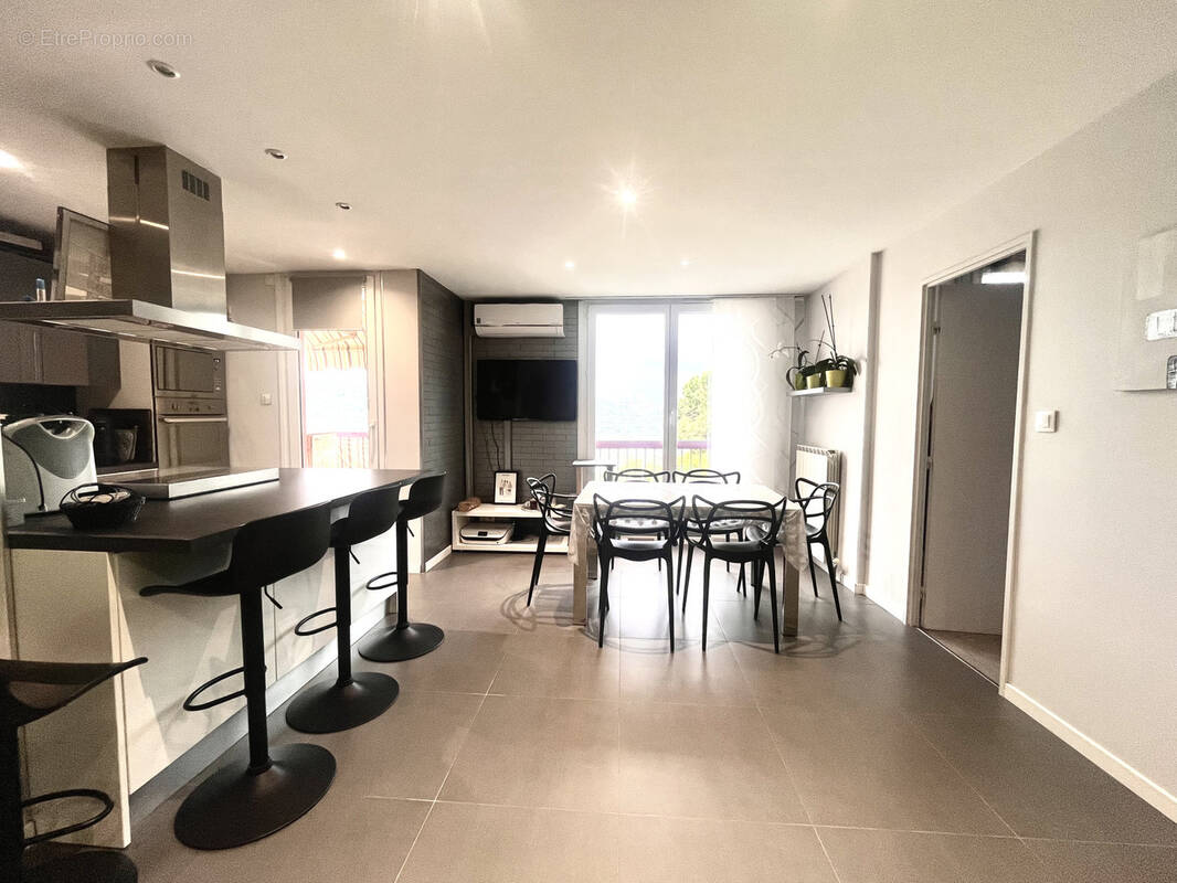 Appartement à CARROS