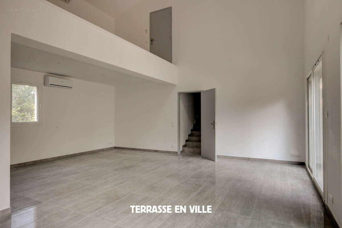 Maison à MEYRARGUES