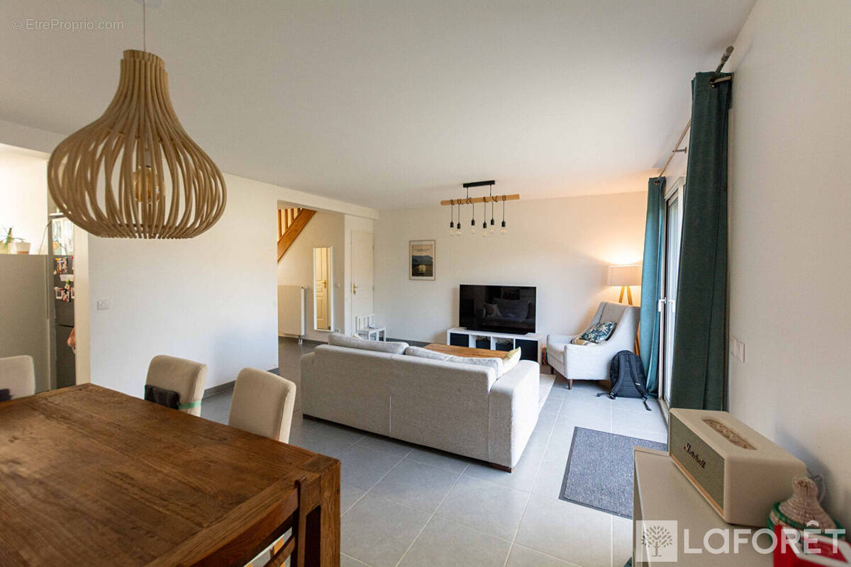 Maison à SAINTE-GENEVIEVE-DES-BOIS