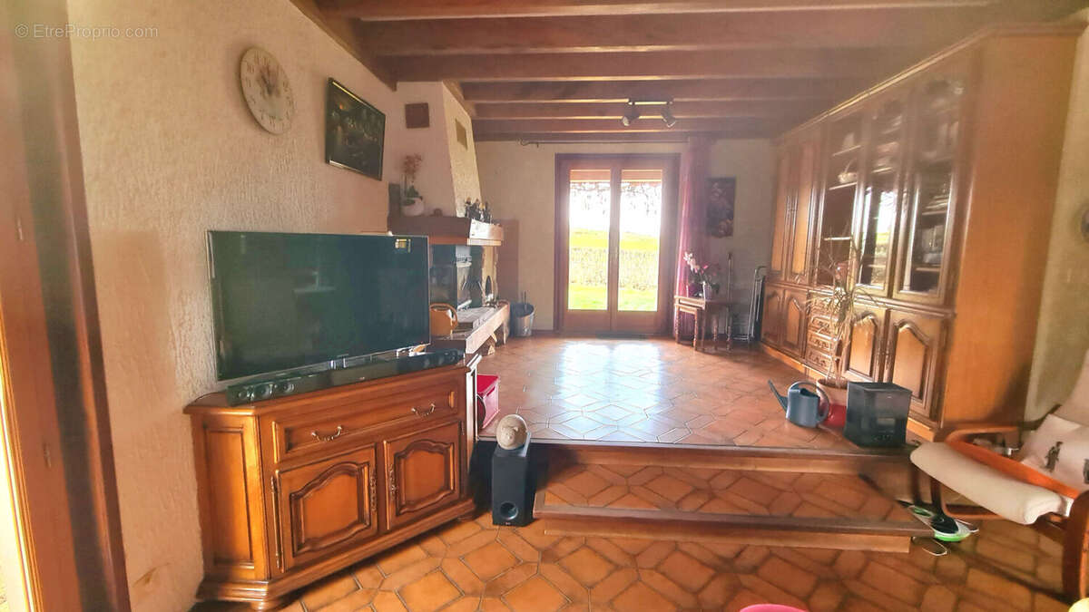 Maison à SAINT-ROMAIN-LACHALM