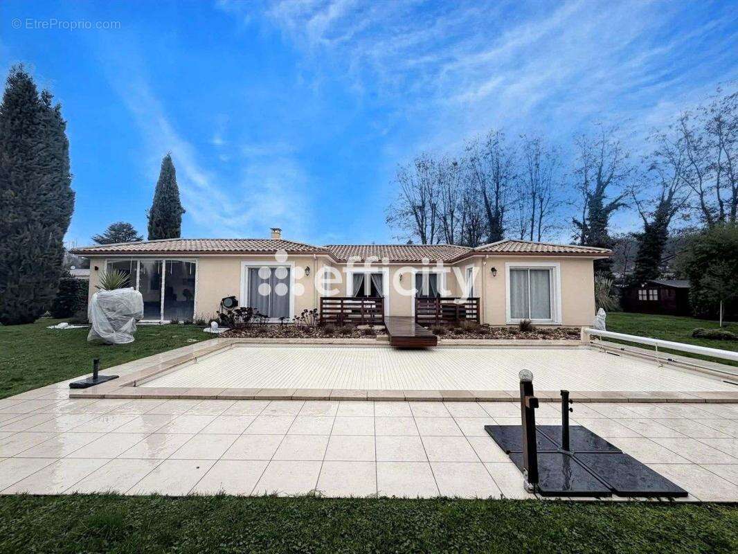 Maison à VELINES
