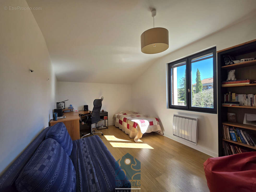 Maison individuelle 7 pièces avec terrasses, garages, caves et jardin - photo 10