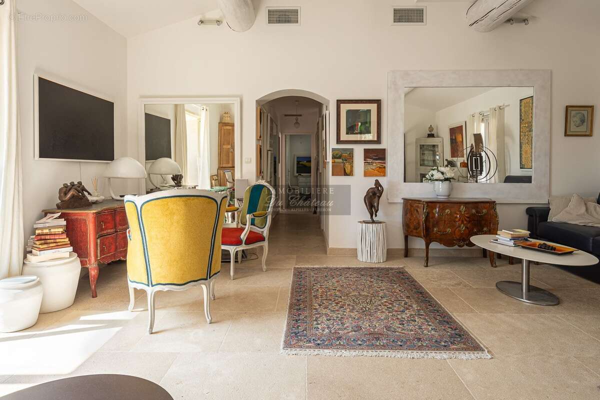 Maison avec vue panoramique, piscine et dépendance calme et proche village 4 chambres - photo 12