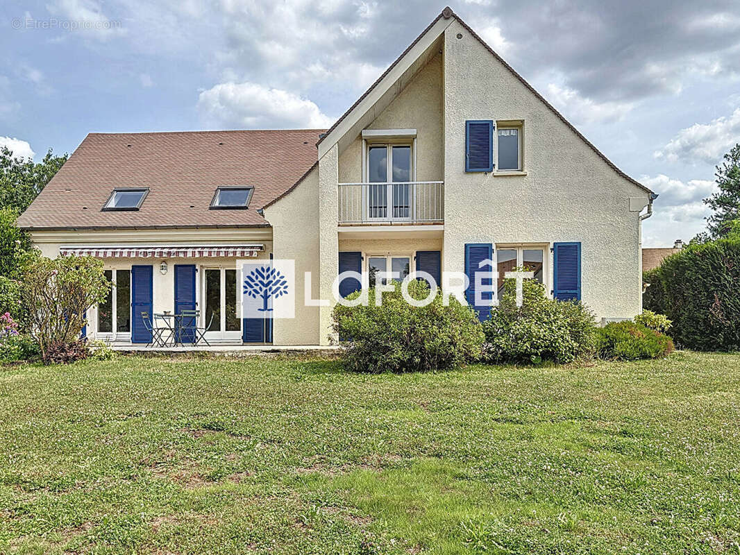 Maison familiale dans résidence avec piscine à Saint-Nom-la-Bretèche - photo 2