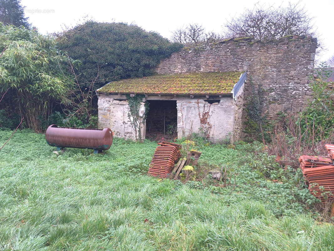 2 maisons à rafraîchir, dépendances, sur 1107m2 avec puits - photo 3