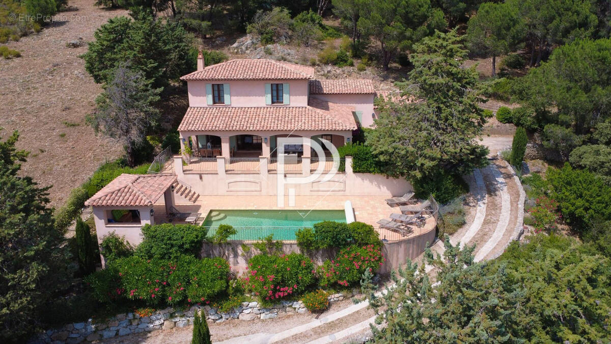 Maison à PLAN-DE-LA-TOUR