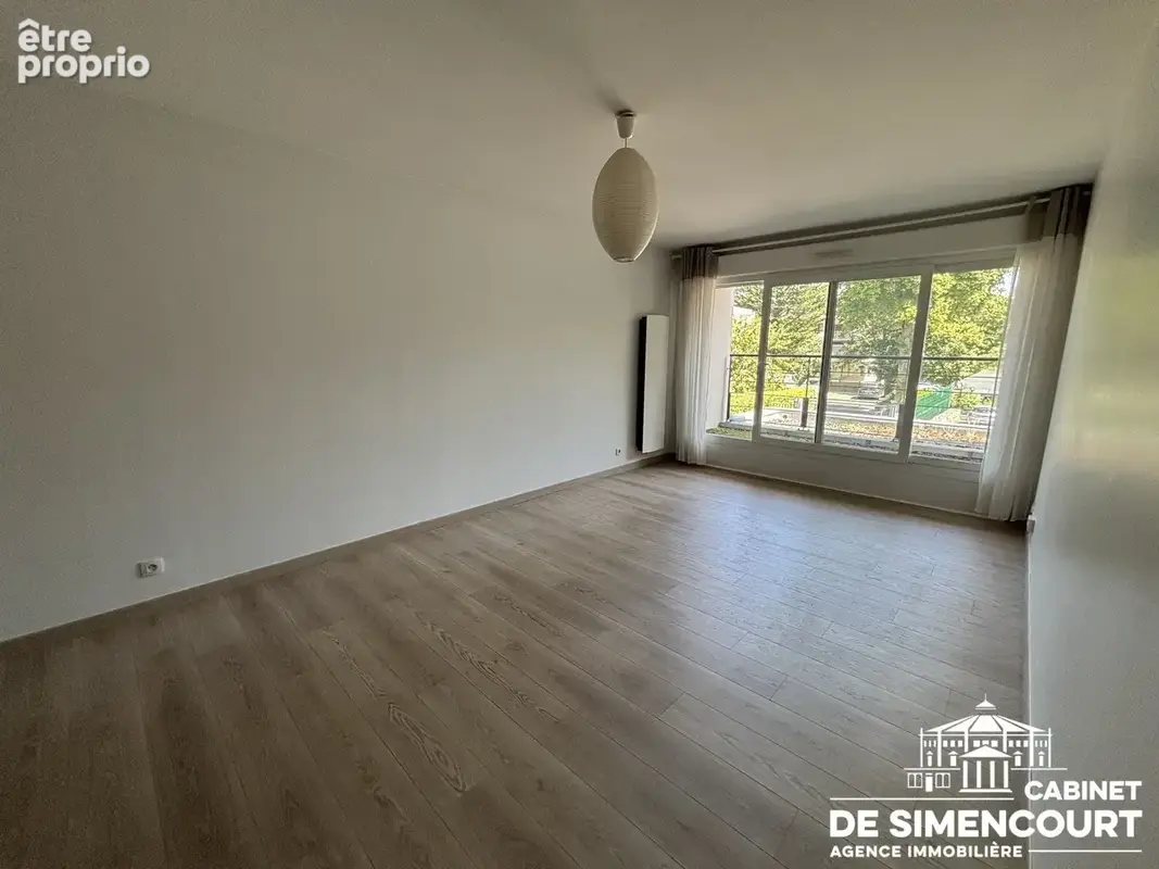 Amiens   Sud Est  Appartement T2 avec balcon, parking et cave - photo 2