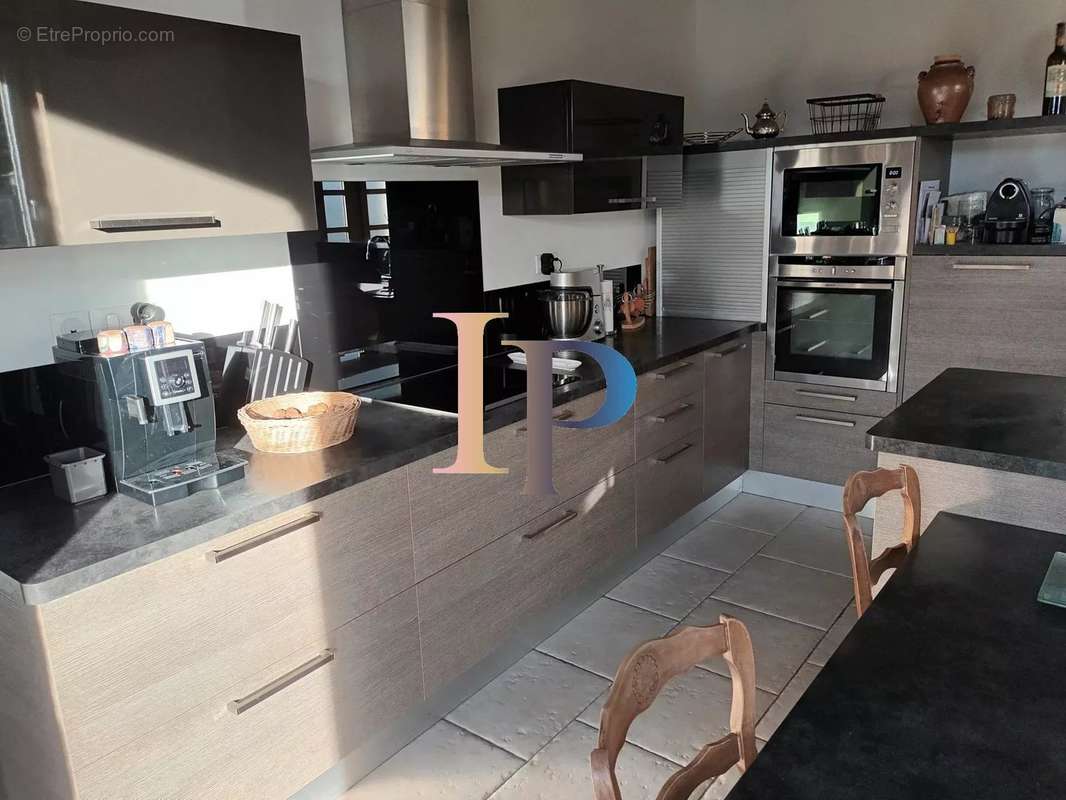 Maison à POUILLY-SOUS-CHARLIEU