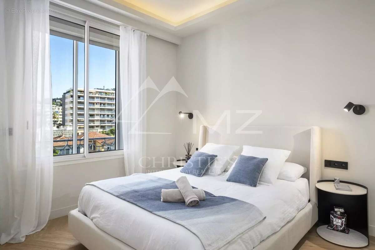Cannes Croisette - Appartement 4 Pièces rénové - Vue mer - Etage élevé - photo 12