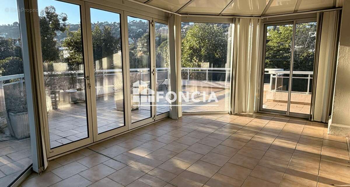 Appartement à VALLAURIS