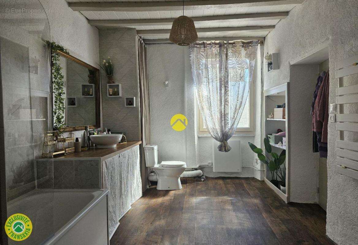 Maison à BIZENEUILLE