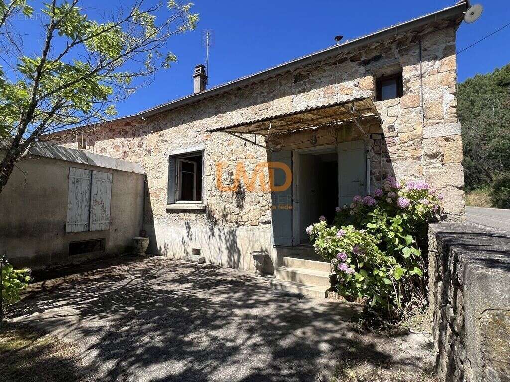 Maison en pierre à rénover avec caves à Mercuer - photo 2