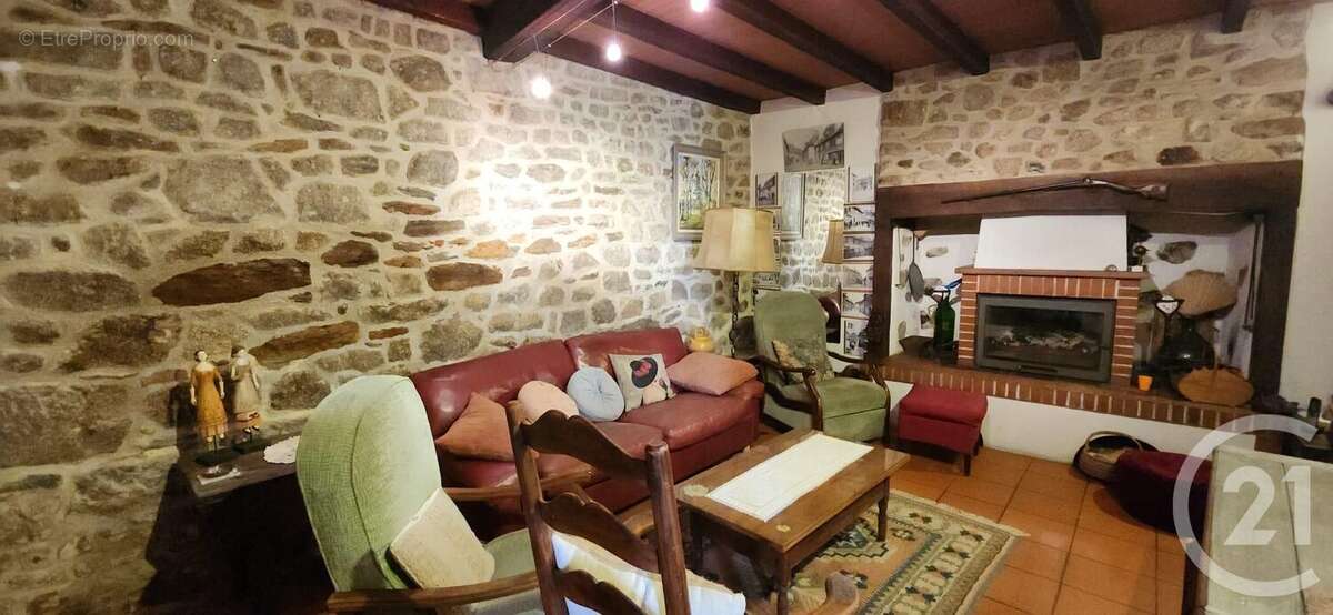 Maison à SAINT-MAMET-LA-SALVETAT