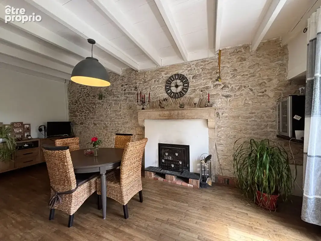 Maison de Caractère de Trois Chambres avec un gîte, Jardin et Grange - photo 5