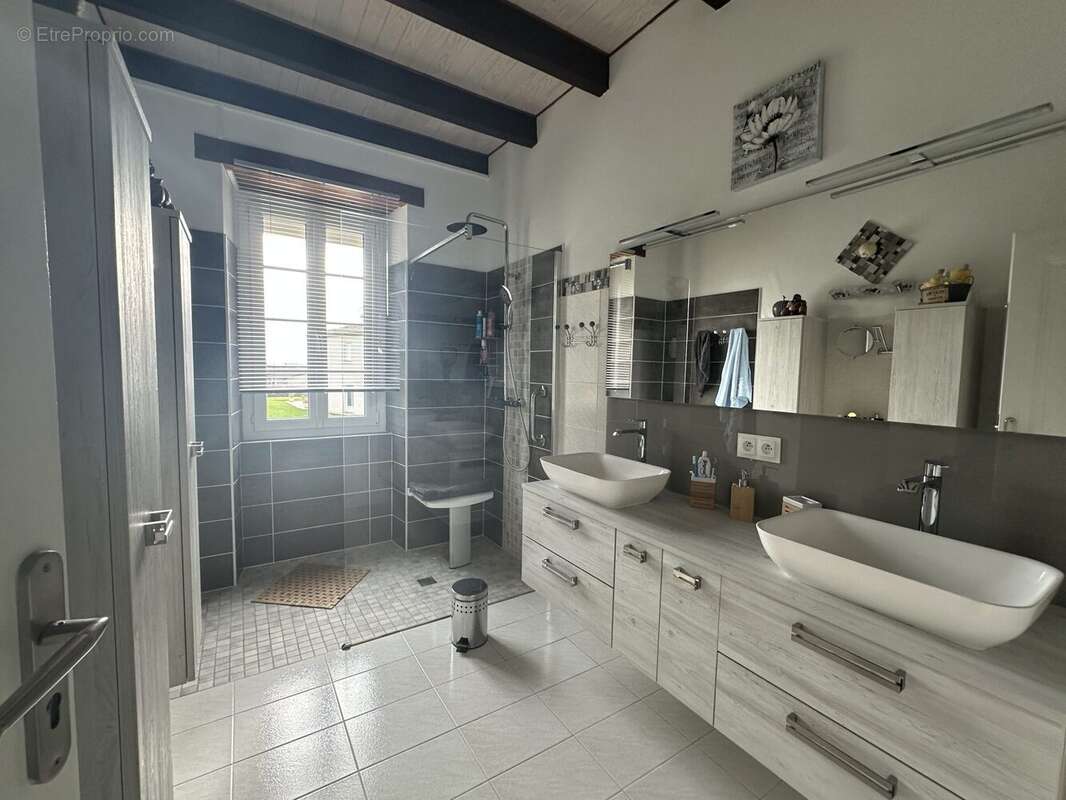 Maison à BOURGOUGNAGUE