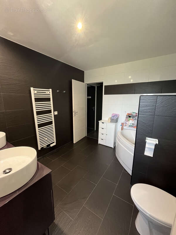 MAISON T5 de 118 M2 avec 1100 M2 de terrain (Normes RT 2012) - photo 12