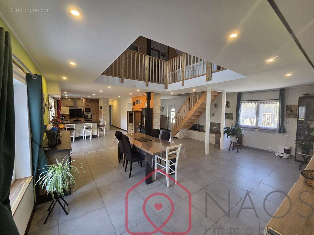 Propriété 9 pièces 289m2 - photo 2