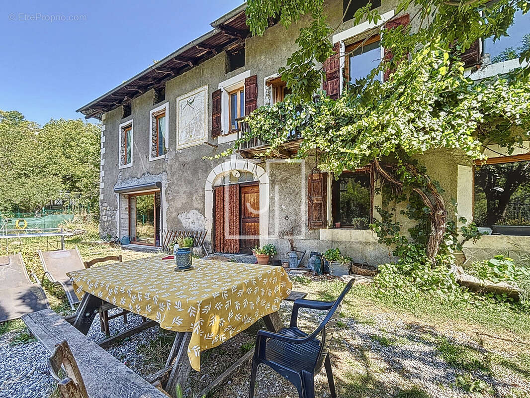 Maison à MEOLANS-REVEL