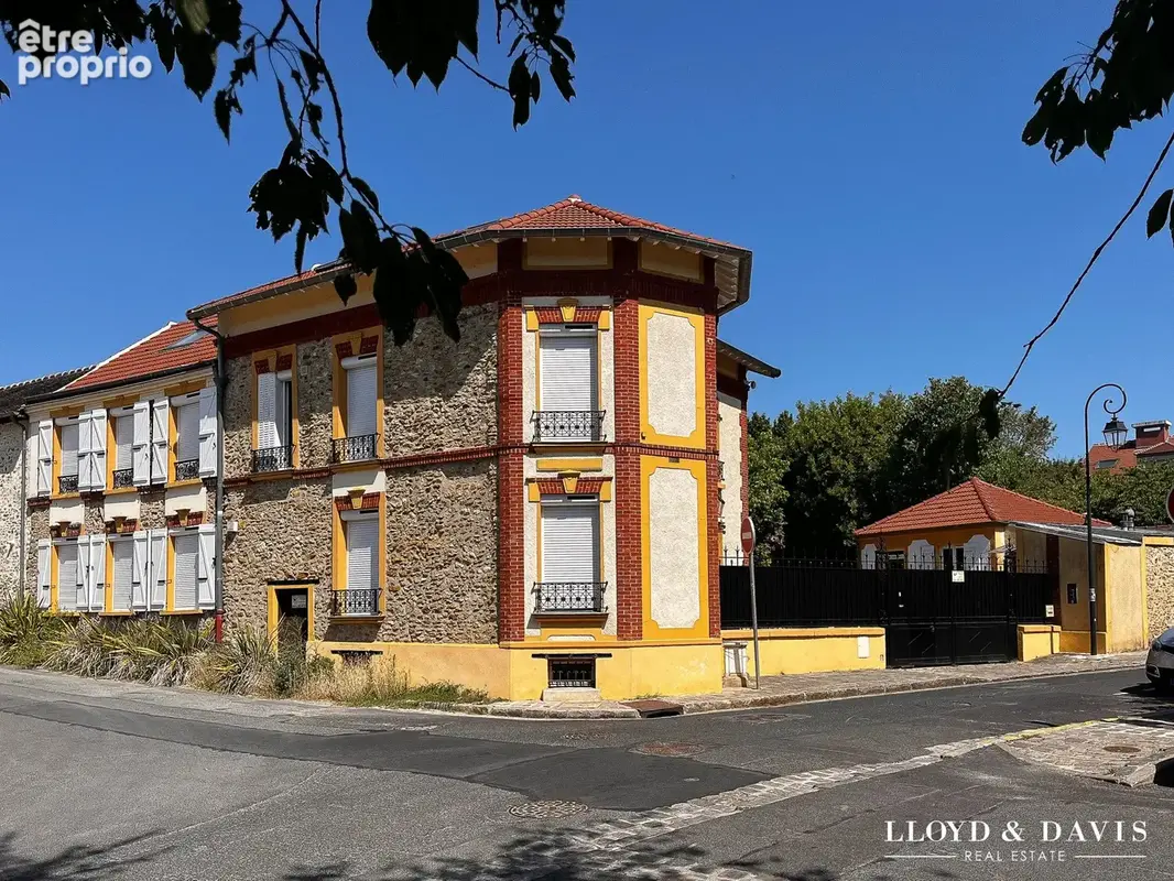 Maison 277 m² à Marolles-En-Brie  - photo 2