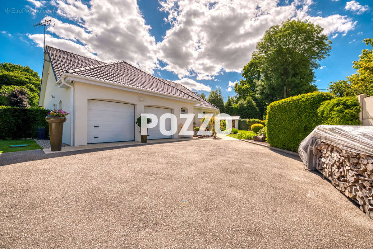 Maison à LES TROIS-PIERRES