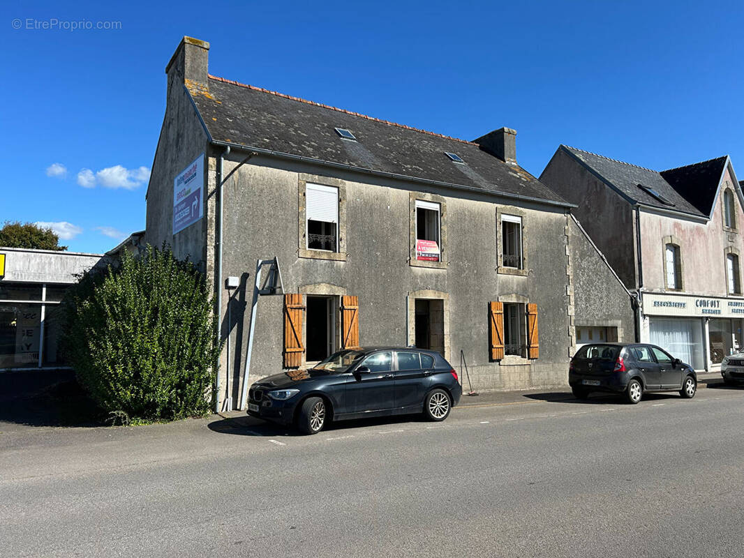 Maison à PLONEVEZ-PORZAY