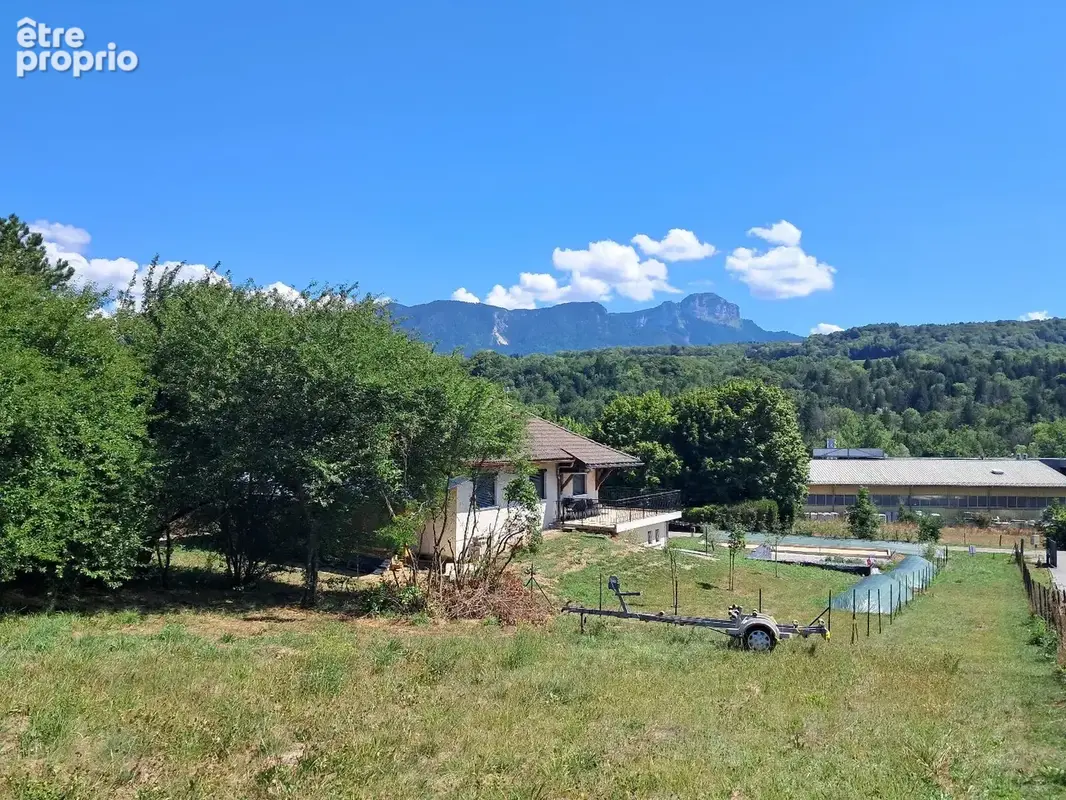 Terrain à GROISY