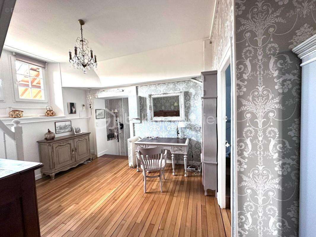 Magnifique Appartement en Duplex 3 chambres à Sens 5 minutes de la gare de Sens 1H direct pour Paris Bercy - photo 3