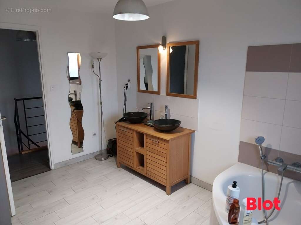 Maison à ARGENTRE-DU-PLESSIS