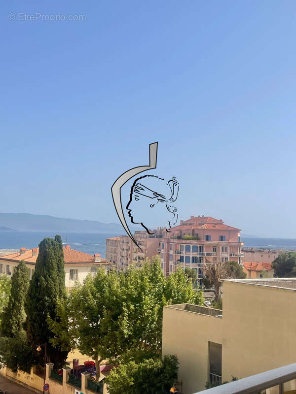 Vente appartement F3/4 : Quartier triangle d'or d' Ajaccio - photo 2