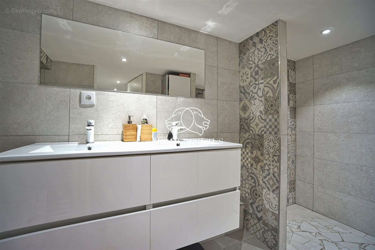 Salle d&#039;eau - Appartement à LYON-4E