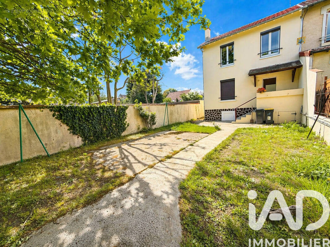 Photo 1 - Maison à SAINT-MAUR-DES-FOSSES