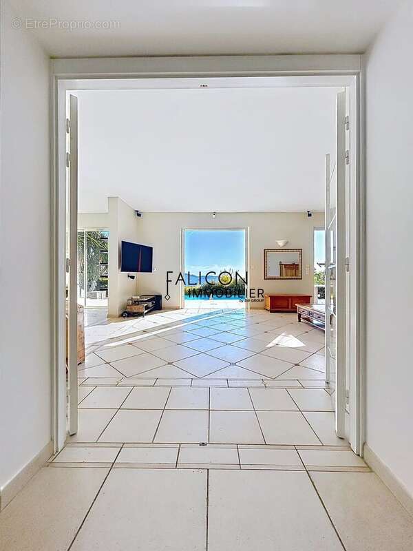 Superbe Villa d'Architecte dans un Domaine Privé sur les Hauteurs de Falicon - photo 11
