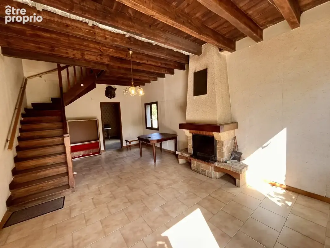 RAZES: Maison 6 pièces avec garages, ancienne cave et jardin - photo 3