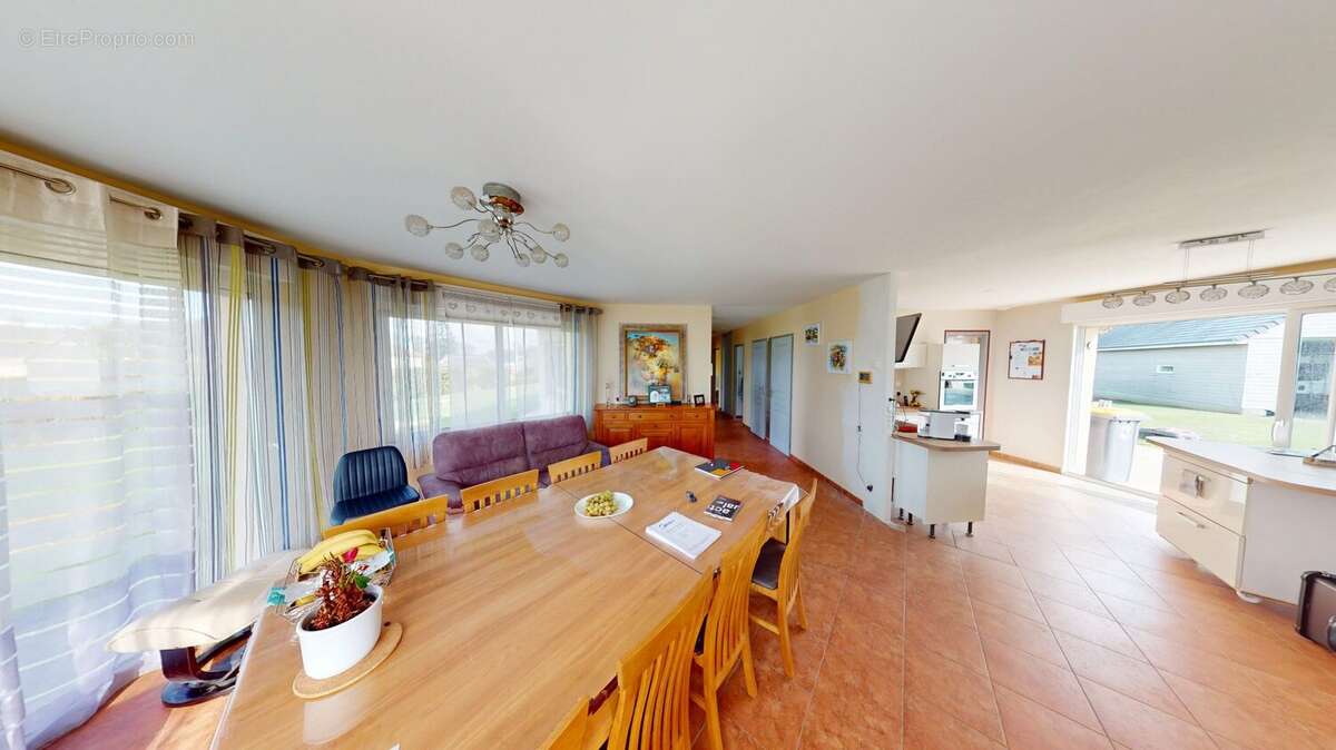 Maison à HORNOY-LE-BOURG