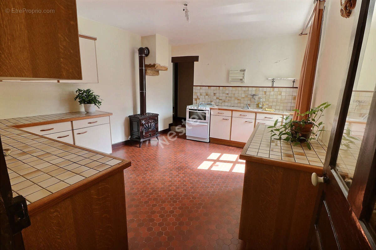Maison ancienne à vendre à Prouilly - 6 chambres, grand terrain - photo 8