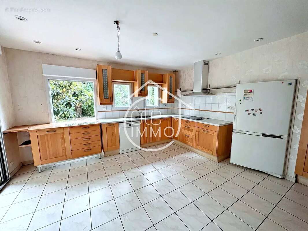 PRIGONRIEUX : Belle périgourdine rénovée 6 pièces de 210m² avec jardin - photo 5