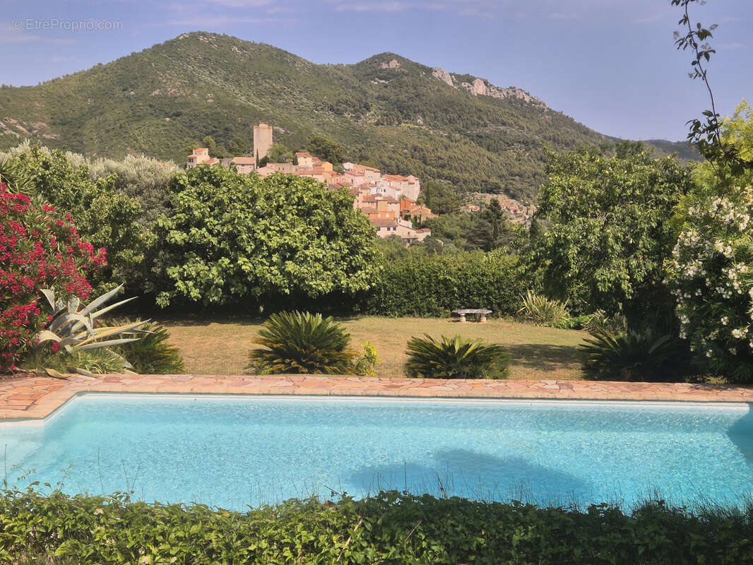 Maison à LE REVEST-LES-EAUX