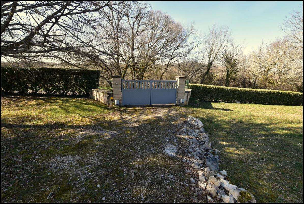 Maison à LAROQUE-DES-ARCS