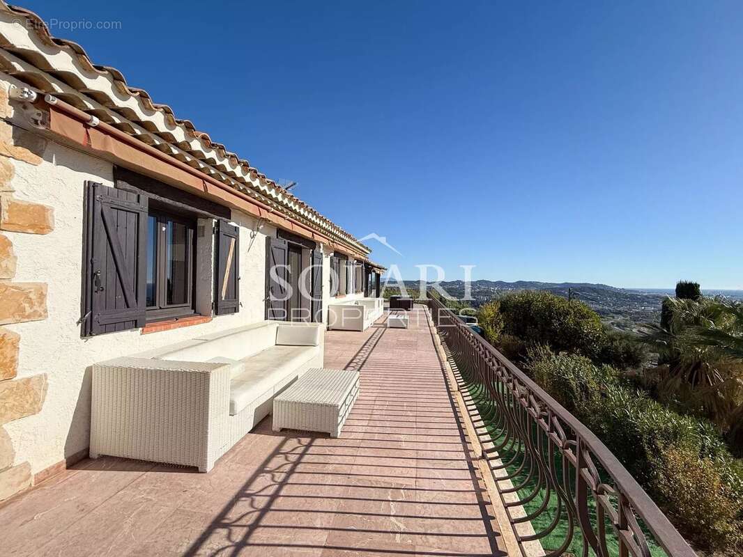 Maison à MANDELIEU-LA-NAPOULE