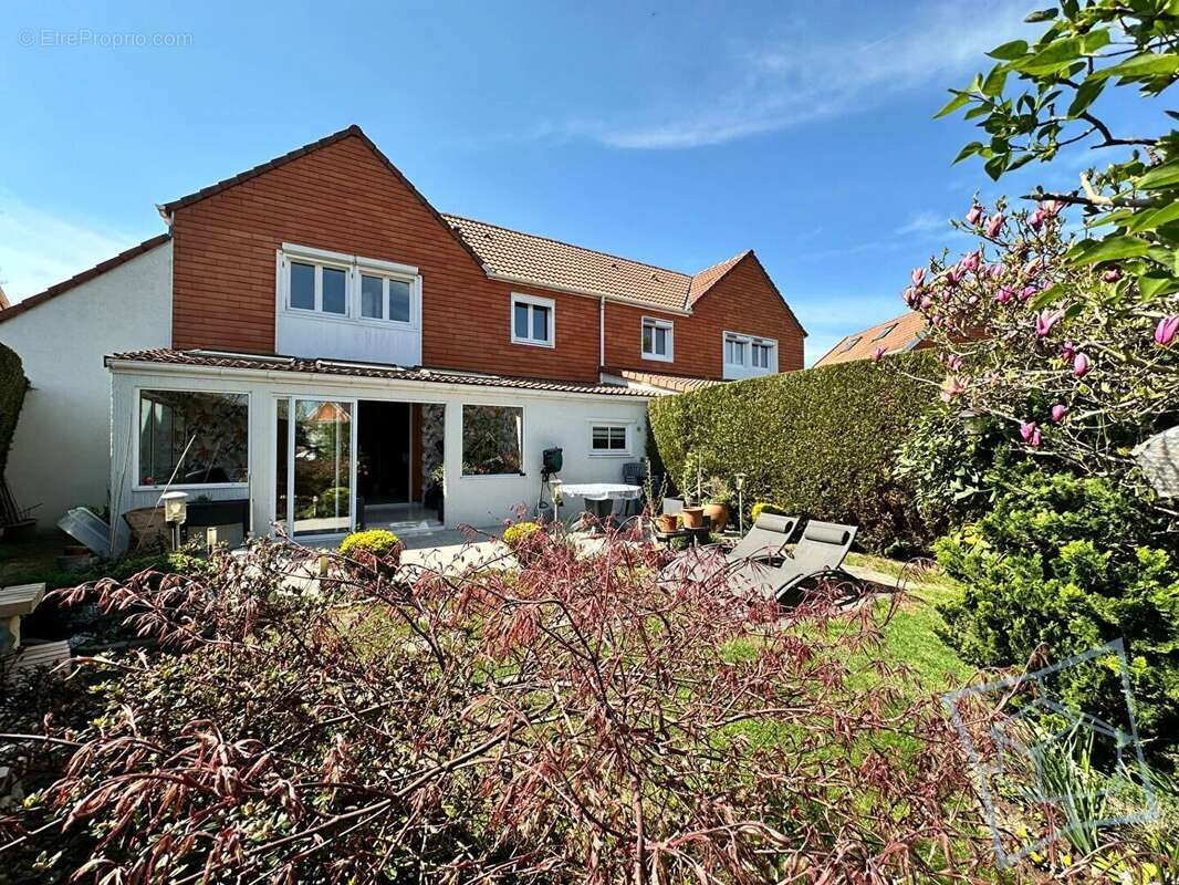 Maison à VOISINS-LE-BRETONNEUX