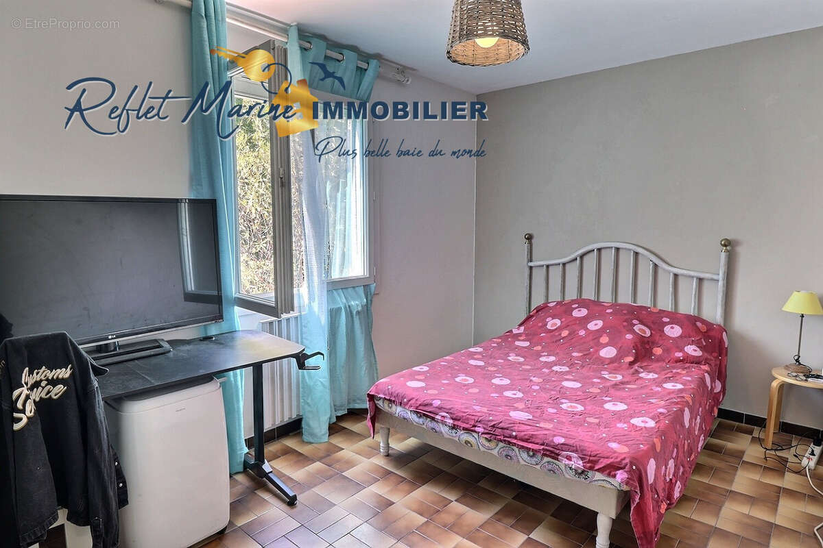 LA CIOTAT SAINT JEAN   RARE ! Maison 167 m2, terrain 1 078 m2 avec potentiel de division - photo 9